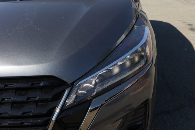 2023 Nissan Kicks SR photo 9