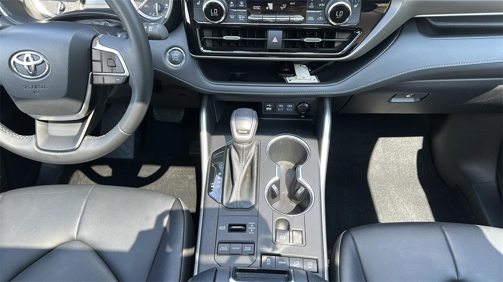 2022 Toyota Highlander XLE photo 11