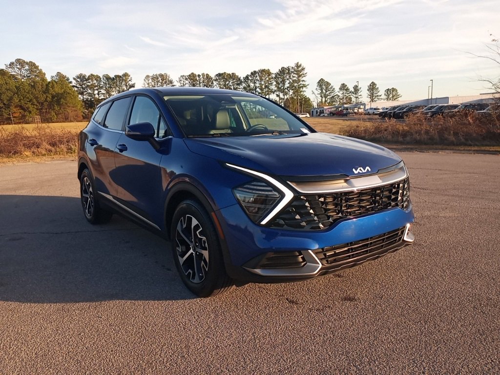 2024 Kia Sportage EX's photo