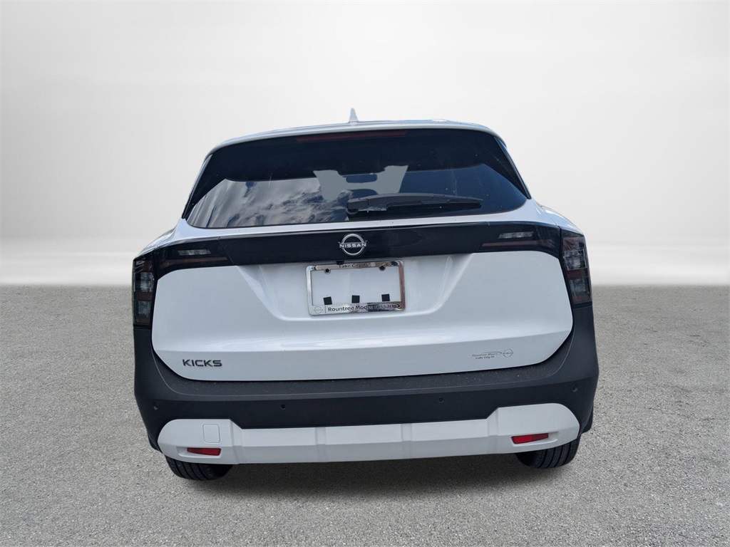 2025 Nissan Kicks SV photo 2