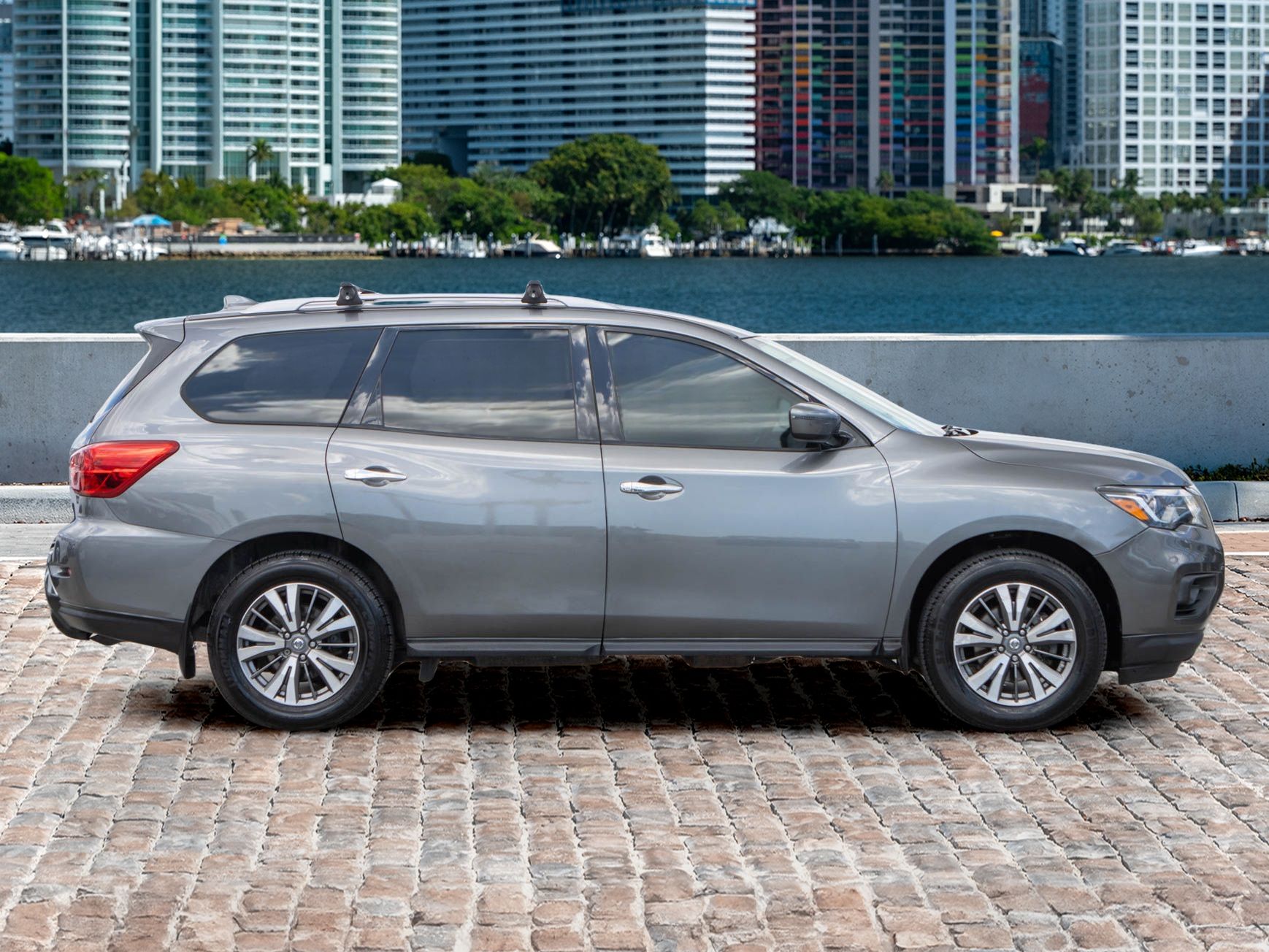 2019 Nissan Pathfinder S photo 4