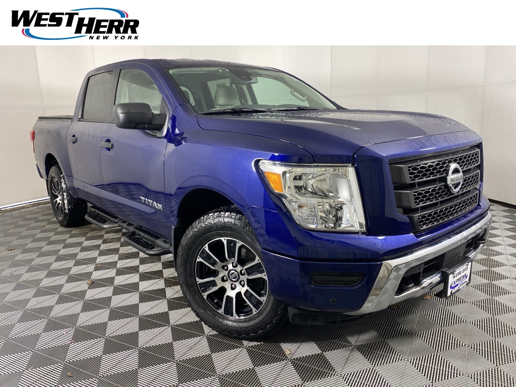 2022 Nissan Titan SV's photo