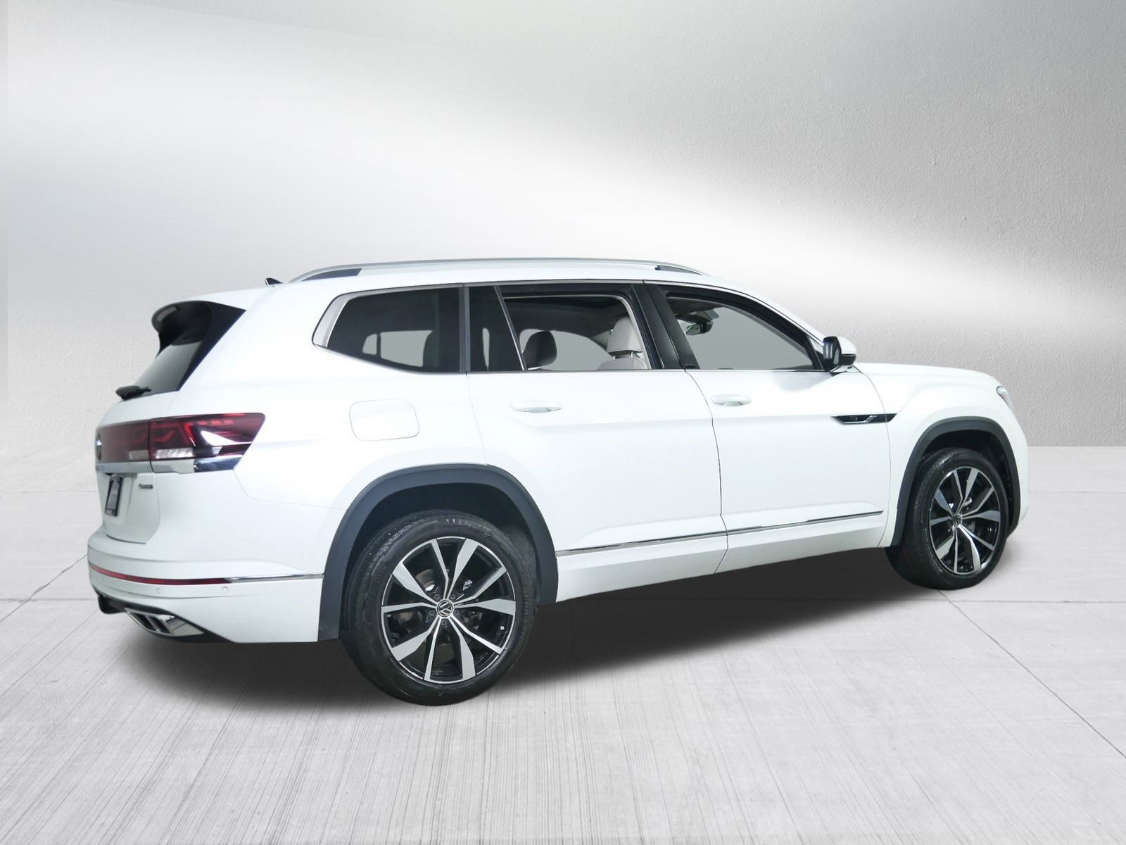 2024 Volkswagen Atlas SEL Premium R-Line photo 5