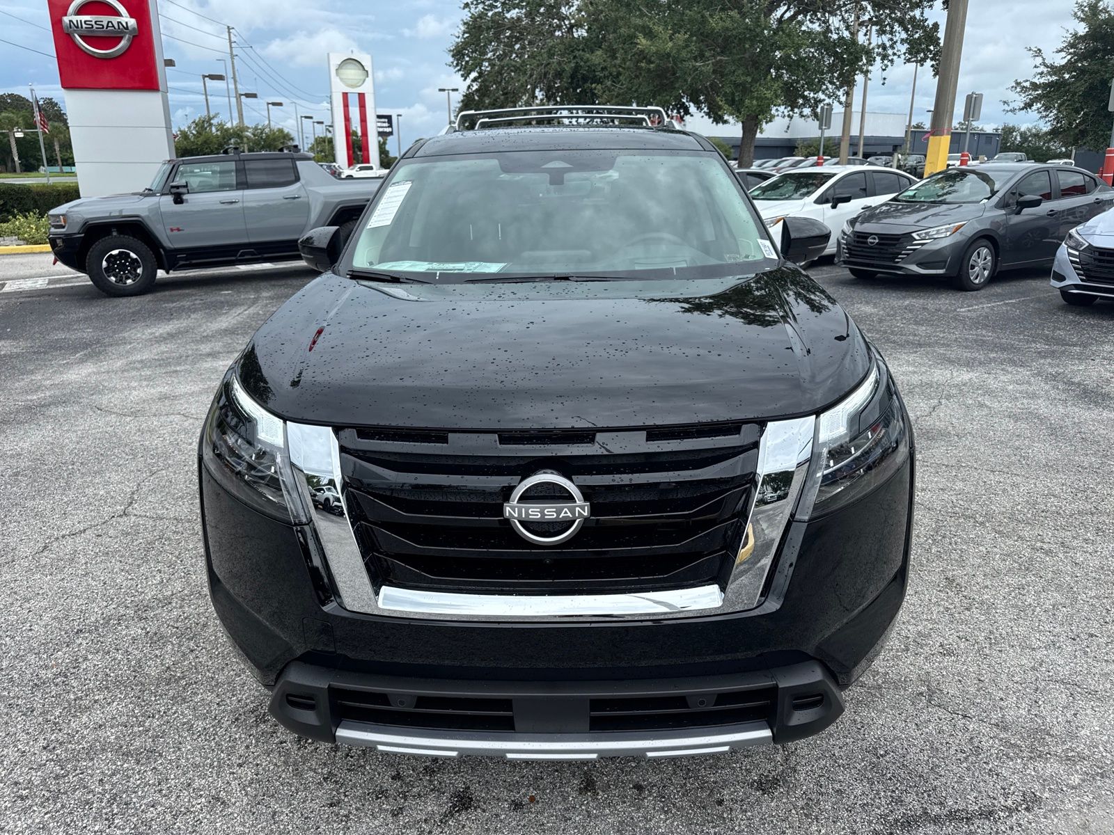 2025 Nissan Pathfinder Platinum photo 3