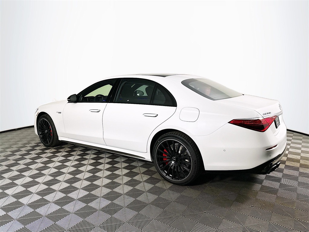 2025 Mercedes Benz S 63 e photo 4