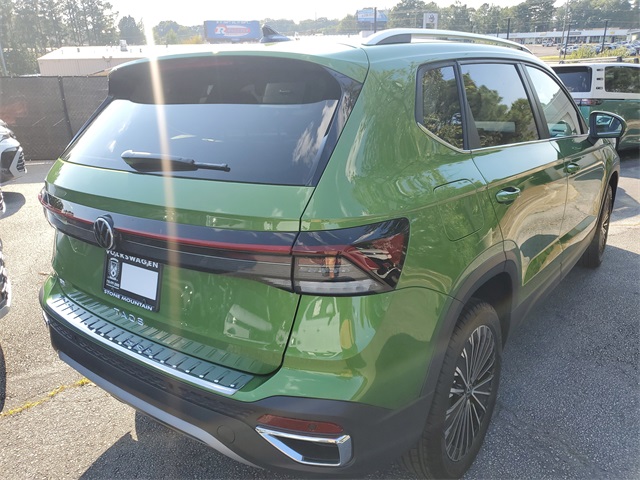 2025 Volkswagen Taos SE photo 4