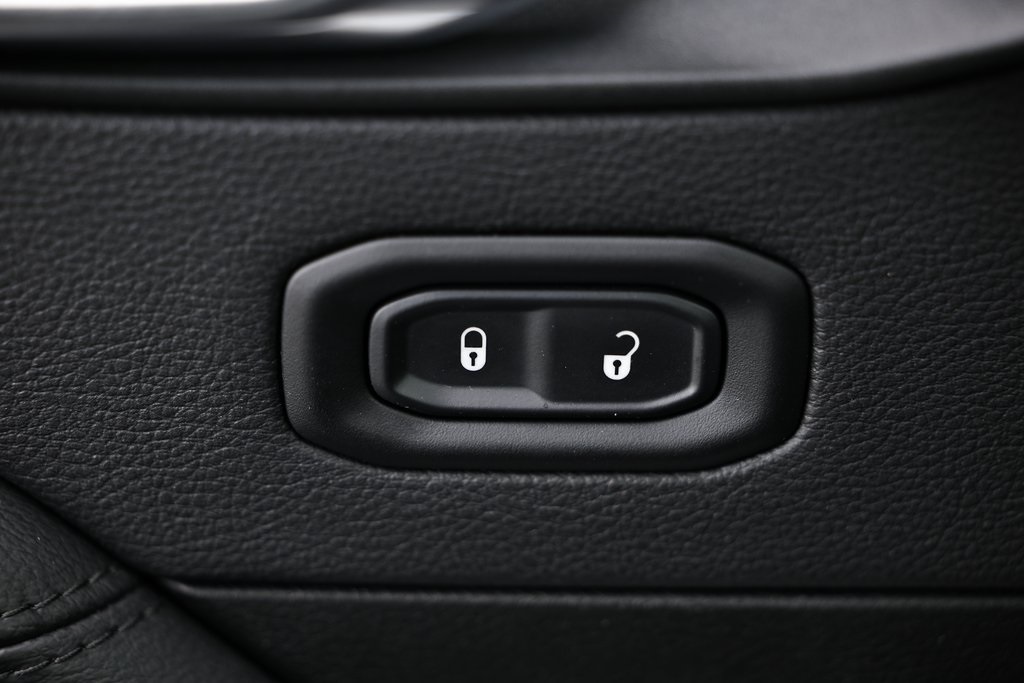 2022 Jeep Wrangler Unlimited Sahara Altitude photo 18