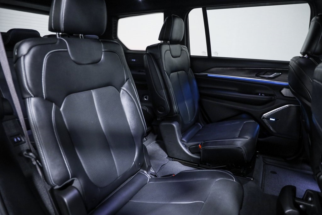 2022 Jeep Grand Cherokee Overland photo 35
