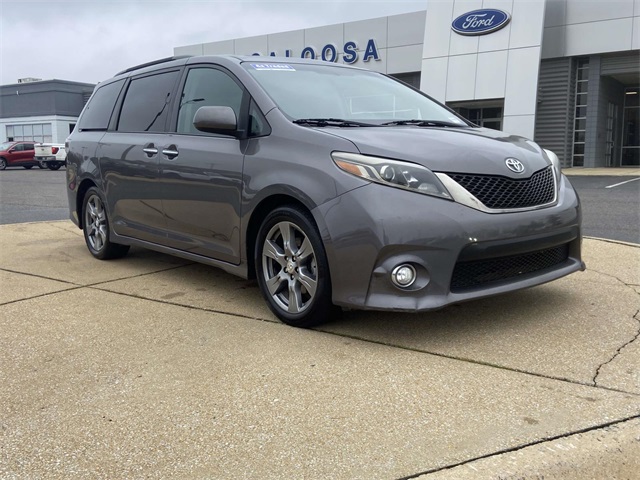 2017 Toyota Sienna SE Premium's photo
