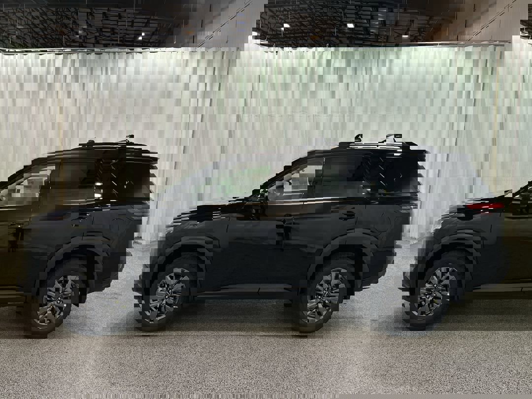 2025 Nissan Pathfinder SV photo 2