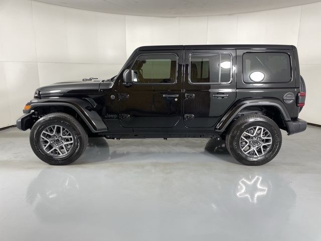 2025 Jeep Wrangler Sahara photo 5