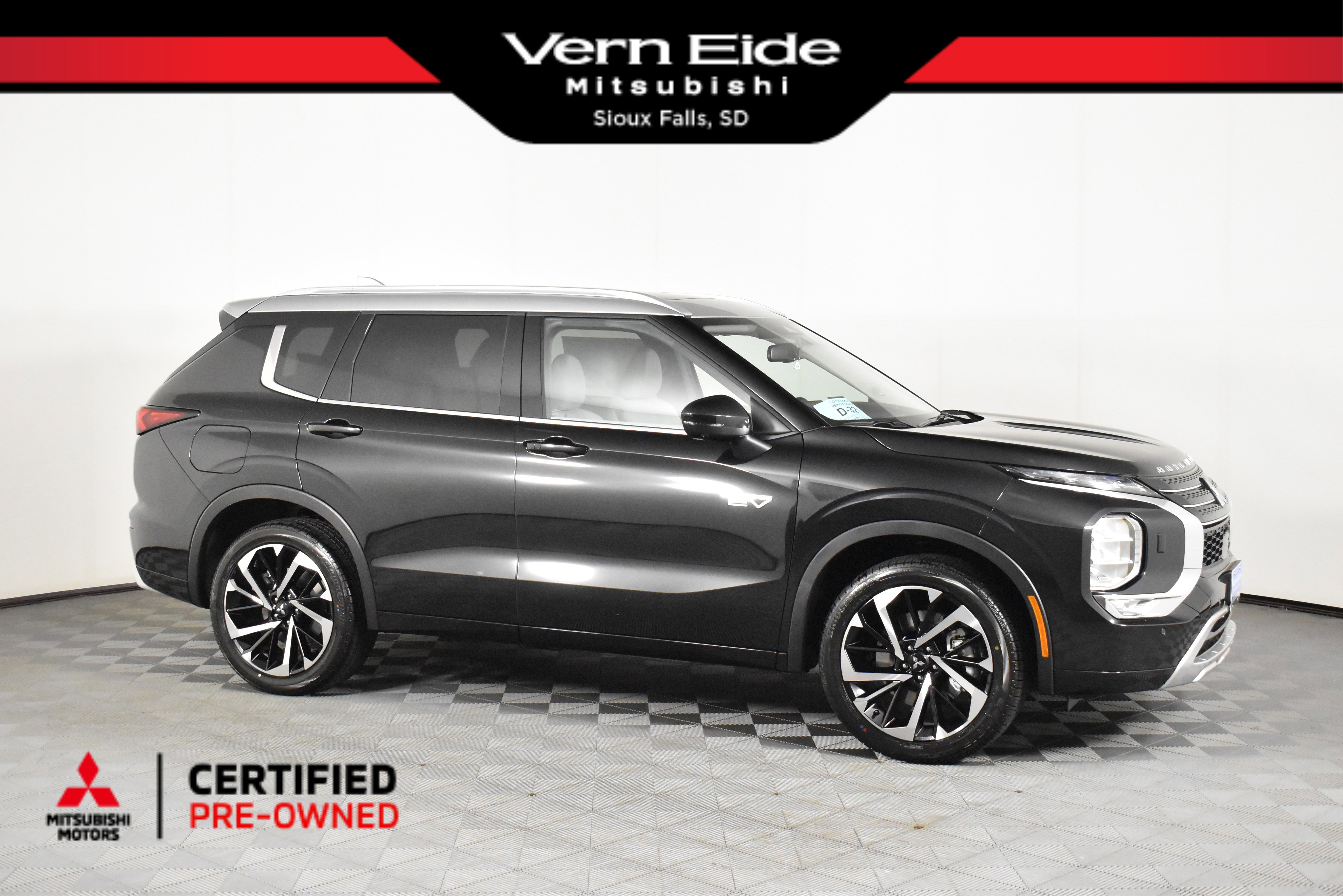 2025 Mitsubishi Outlander Plug-in Hybrid Platinum Edition's photo