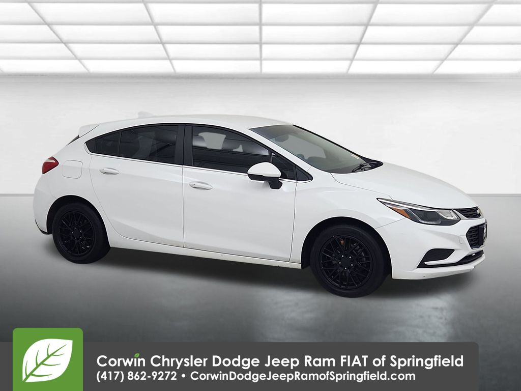 2017 Chevrolet Cruze LT's photo