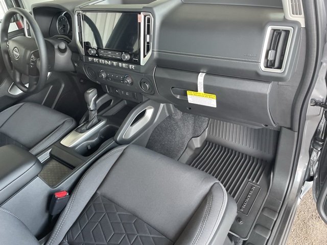 2025 Nissan Frontier SV photo 13