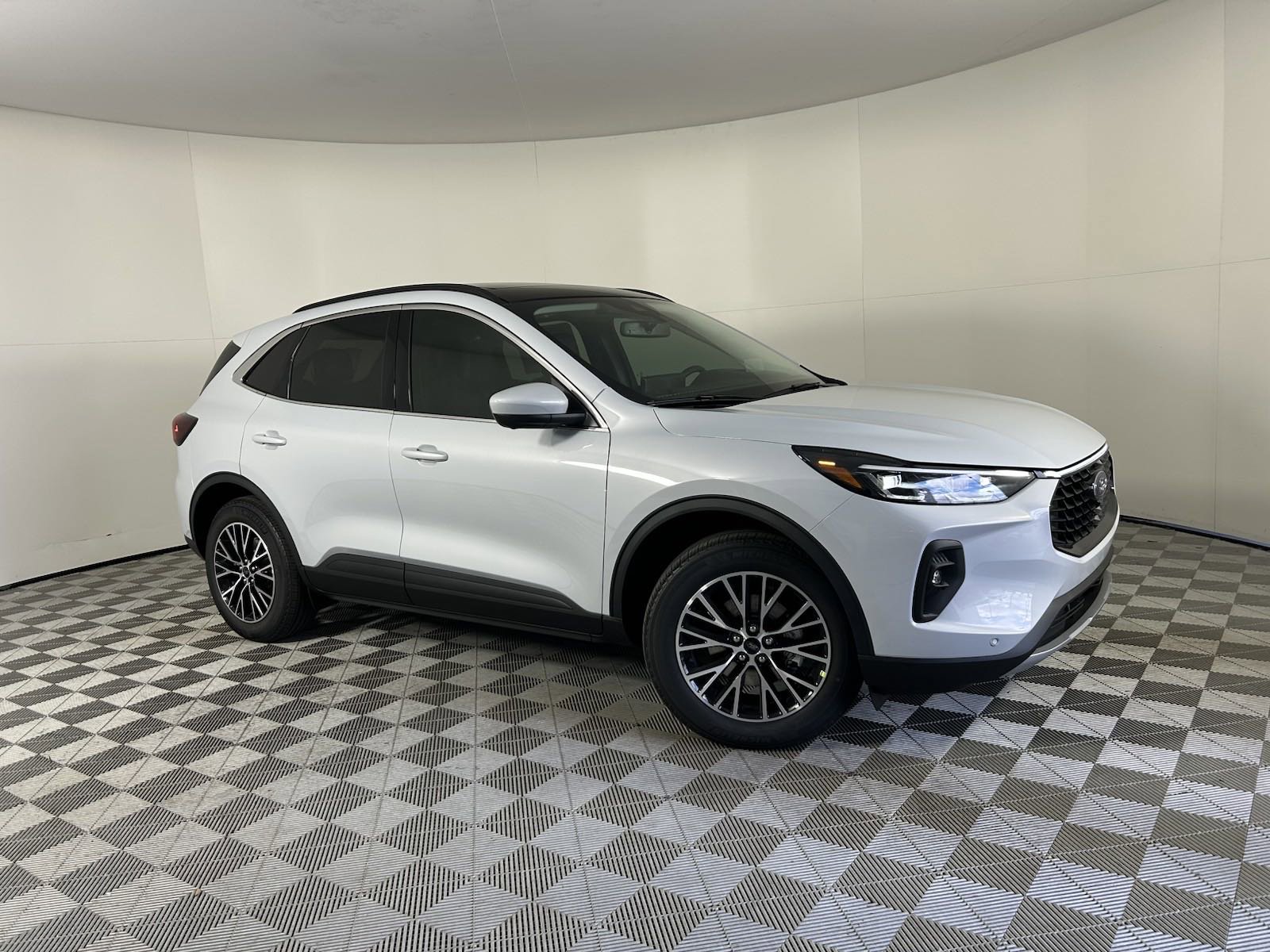 2025 Ford Escape photo 2