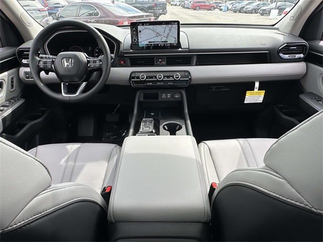 2025 Honda Pilot Touring photo 17