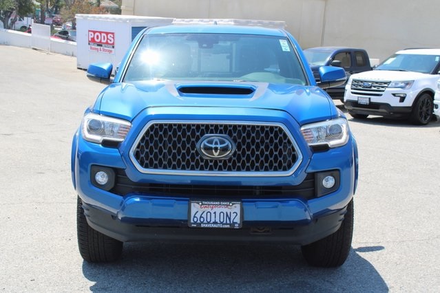 2018 Toyota Tacoma TRD Sport photo 2