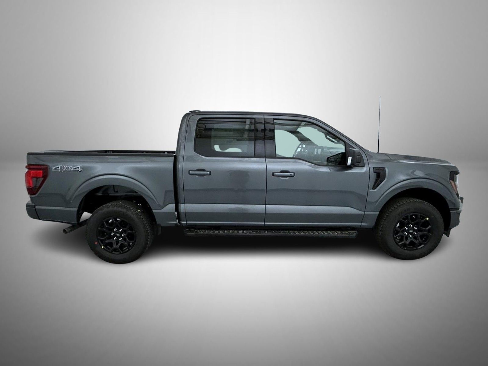 2025 Ford F-150 XLT photo 2