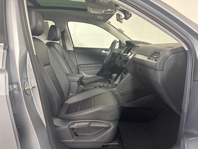 2021 Volkswagen Tiguan SE photo 3