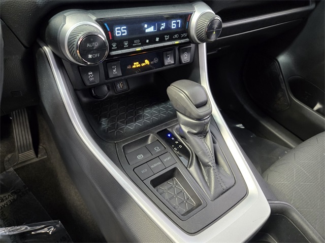2023 Toyota RAV4 XLE photo 29