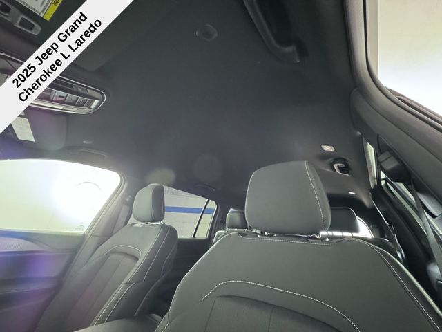 2025 Jeep Grand Cherokee Laredo photo 14
