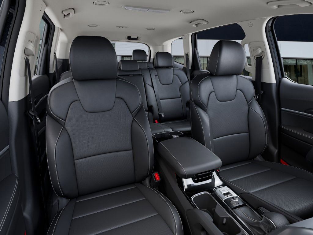 2025 Kia Telluride LX photo 12