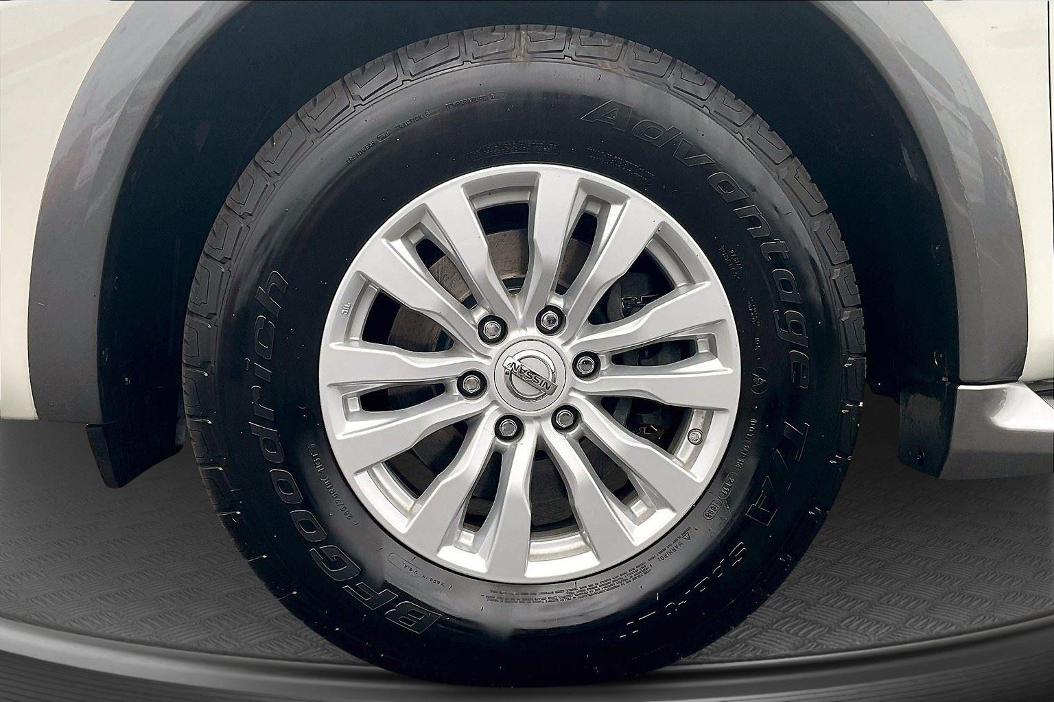 2019 Nissan Armada SV photo 7