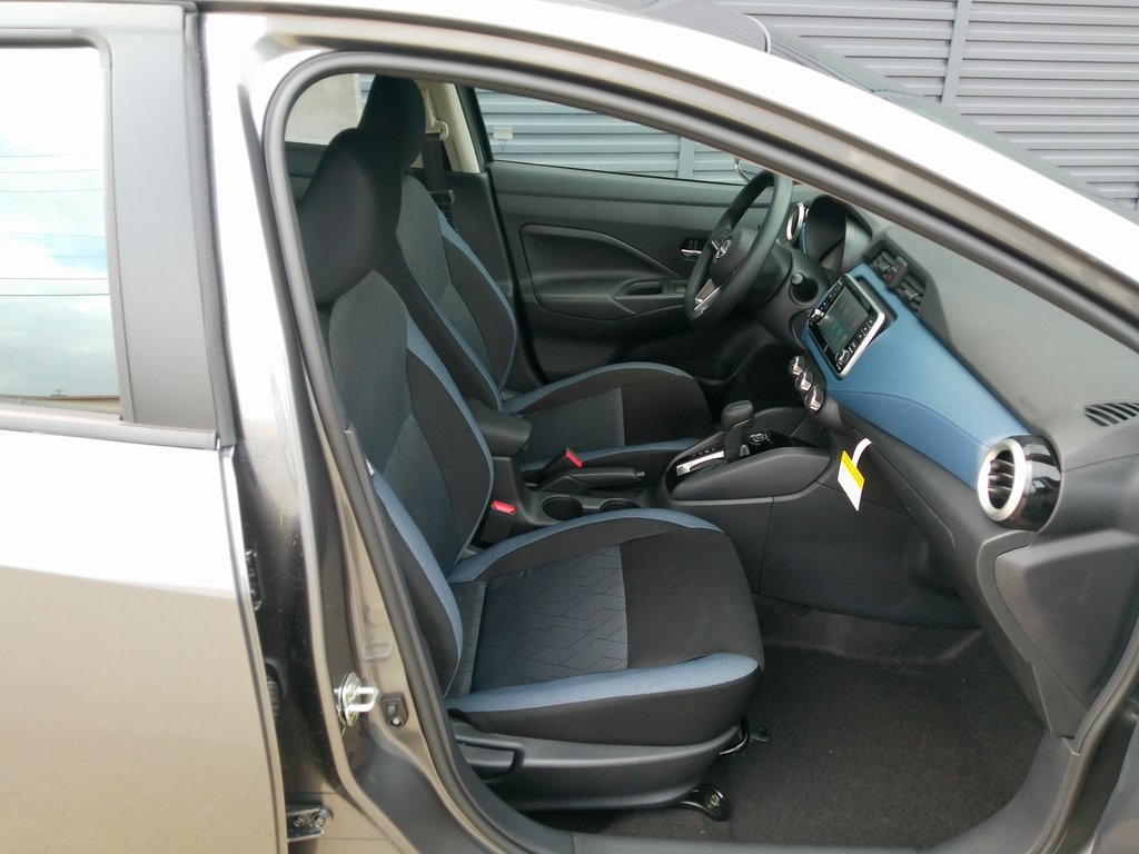 2025 Nissan Versa SV photo 11