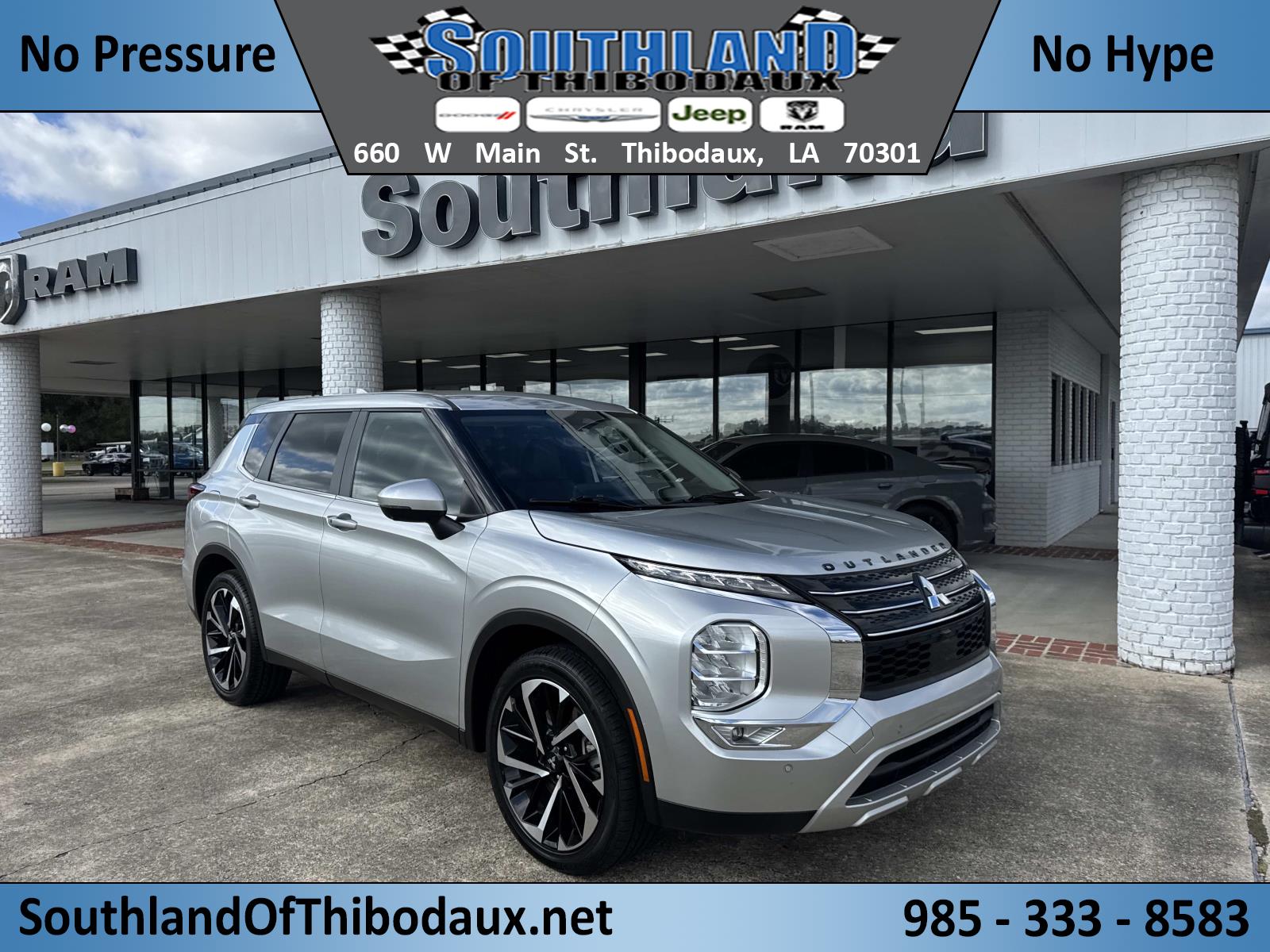 2023 Mitsubishi Outlander SE's photo