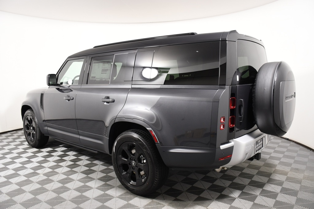 2025 Land Rover Defender 130 S photo 3