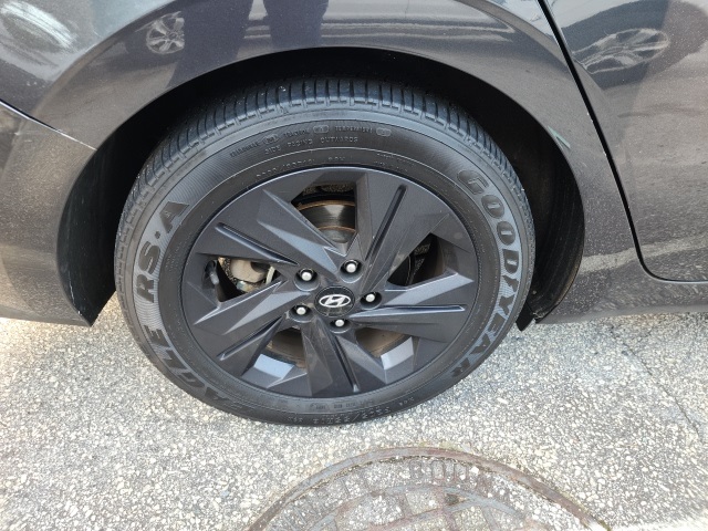 2021 Hyundai Elantra SEL photo 3