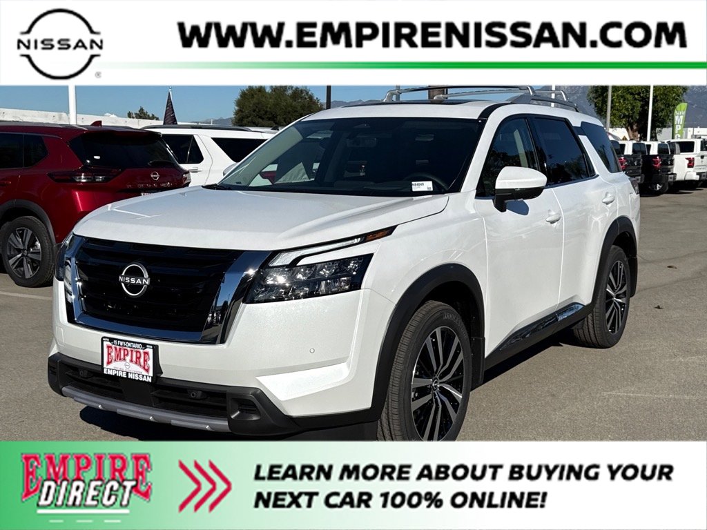 2025 Nissan Pathfinder Platinum's photo