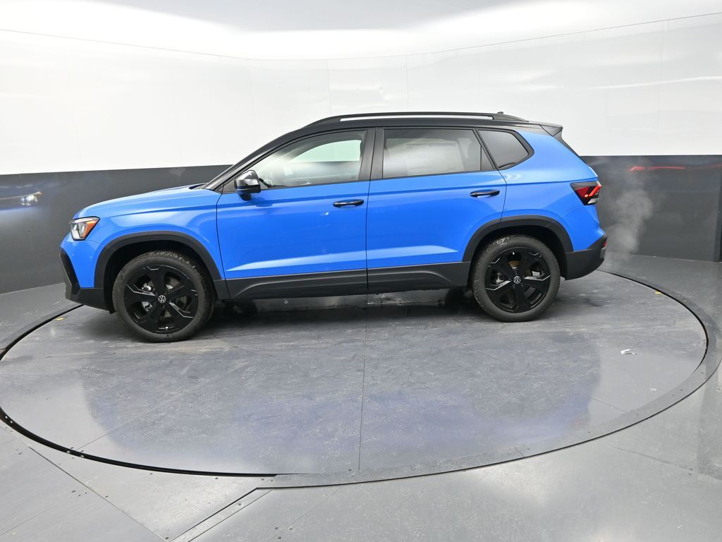 2025 Volkswagen Taos SE photo 2