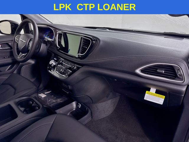 2025 Chrysler Pacifica Hybrid photo 28