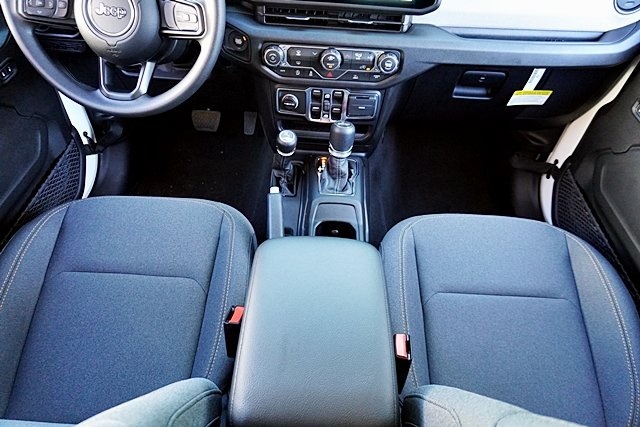 New 2026 Bright White Clear-Coat Exterior Paint Jeep Sport image 25