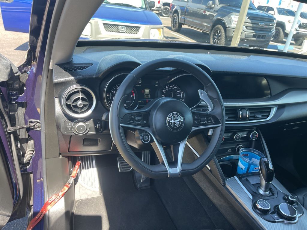 2018 Alfa Romeo Stelvio Base photo 22