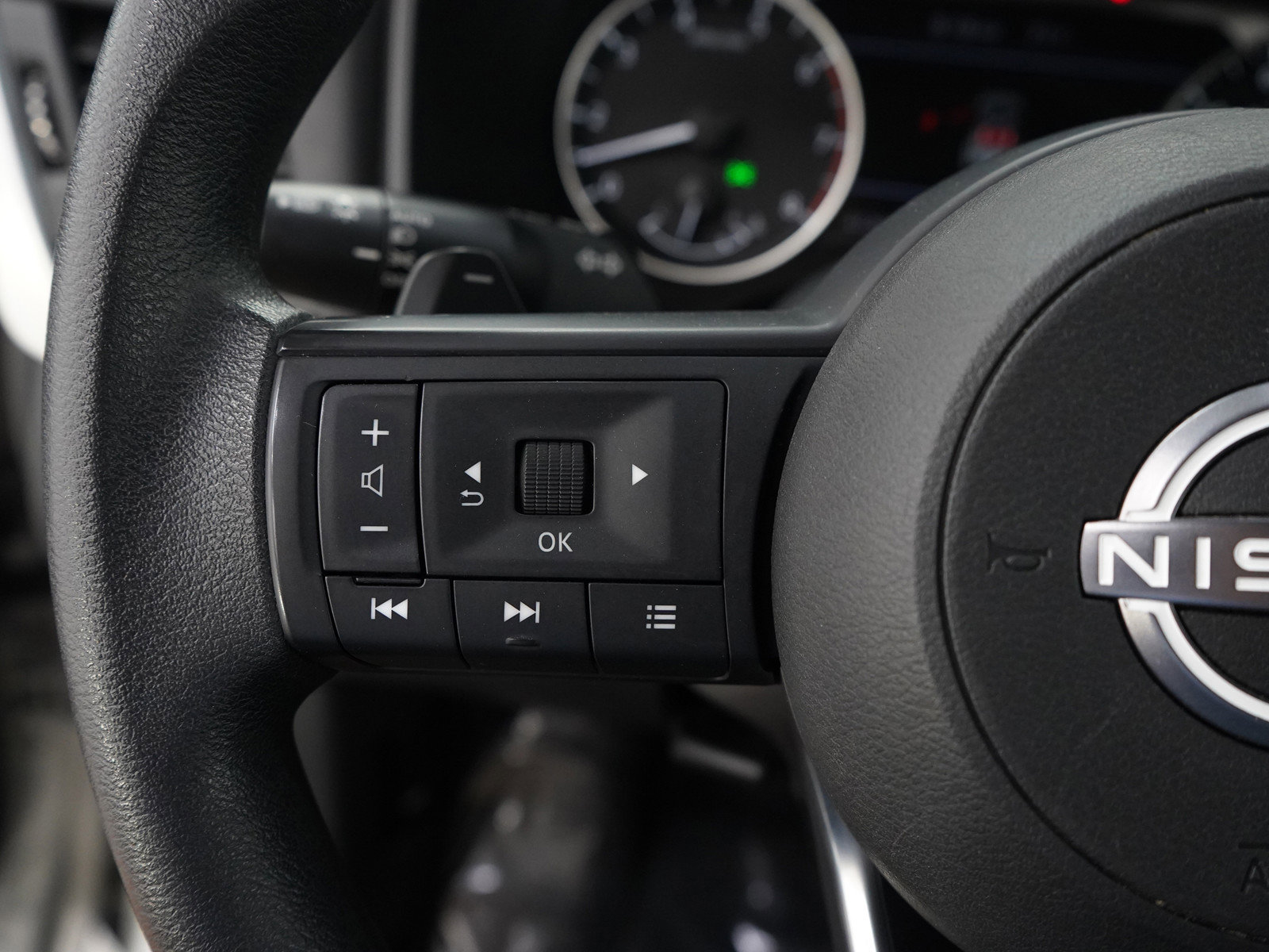2024 Nissan Rogue SV photo 23