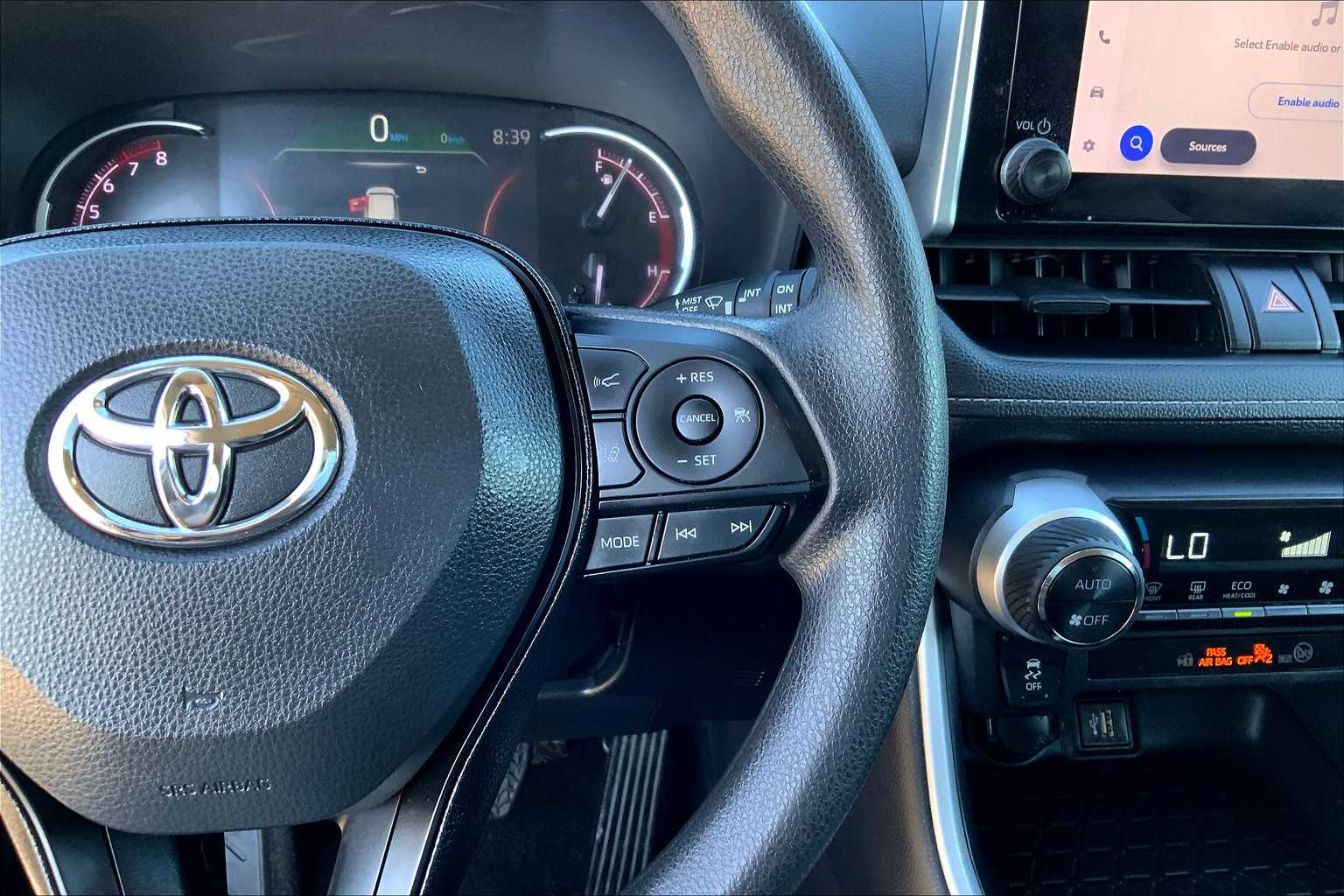 2024 Toyota RAV4 XLE photo 22