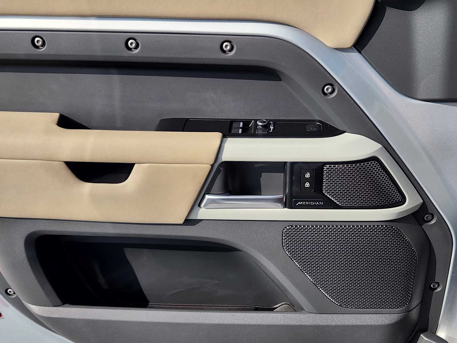 2022 Land Rover Defender X-Dynamic S photo 35