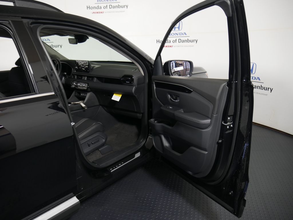 2025 Honda Pilot Touring photo 7