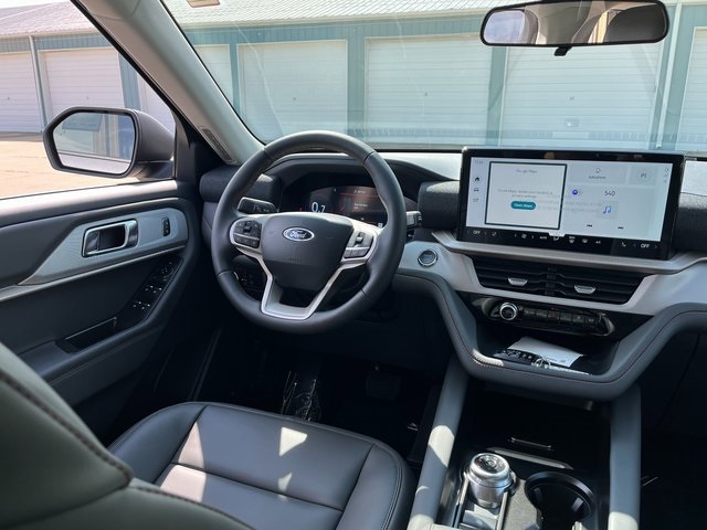 2025 Ford Explorer photo 19