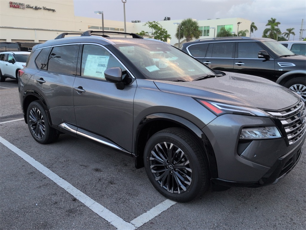 2026 Nissan Rogue Platinum photo 2