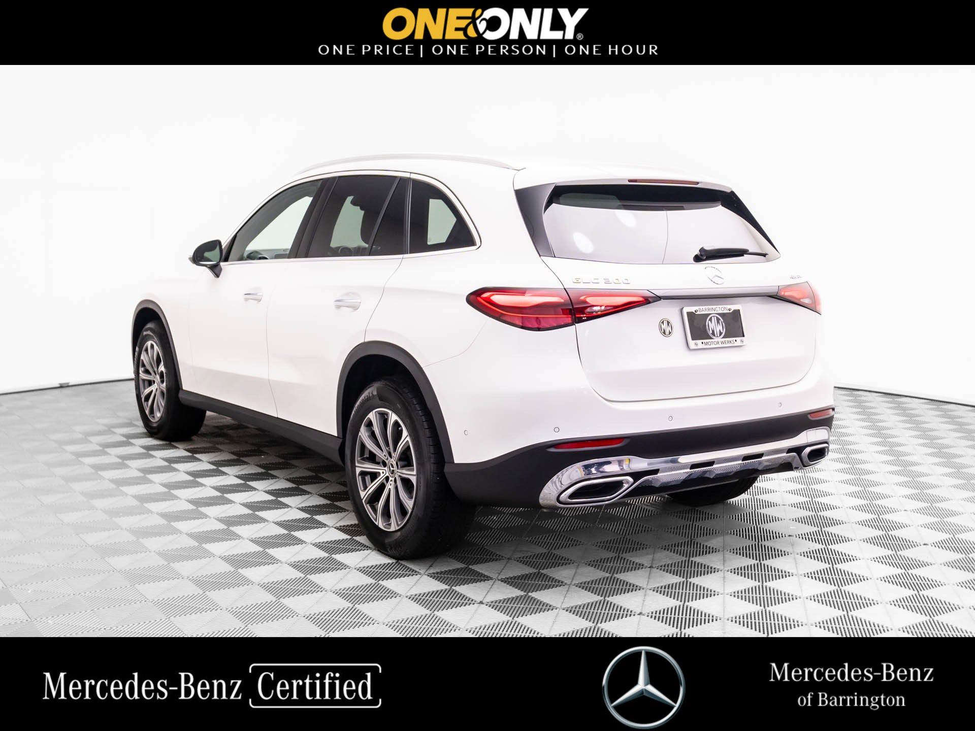 2025 Mercedes Benz GLC 300 4MATIC photo 2