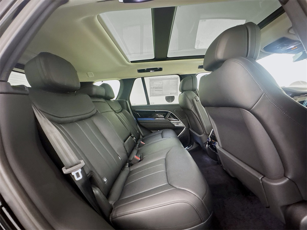 2025 Land Rover Range Rover SE photo 22