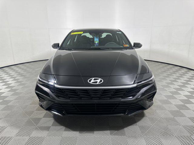 2025 Hyundai Elantra SEL Sport photo 2