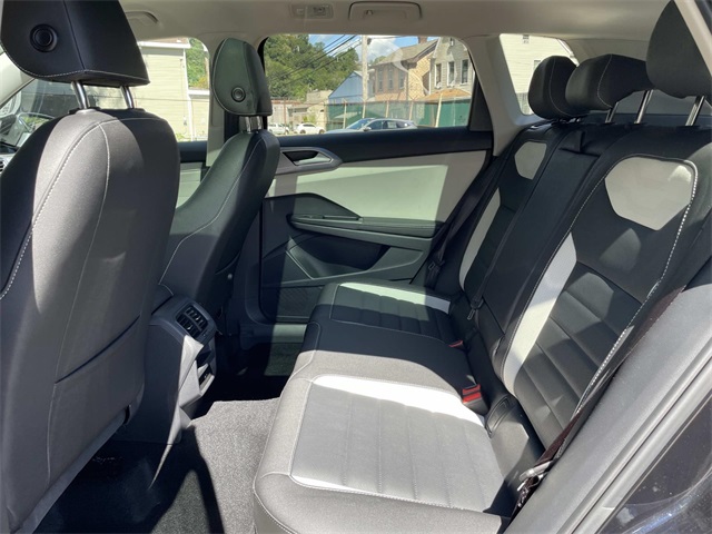 2025 Volkswagen Taos SEL photo 13