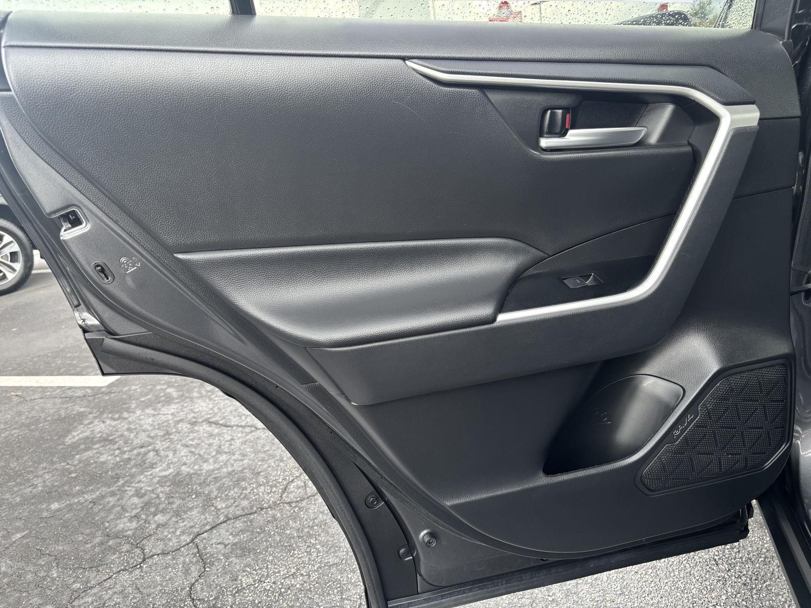 2023 Toyota RAV4 XLE photo 20