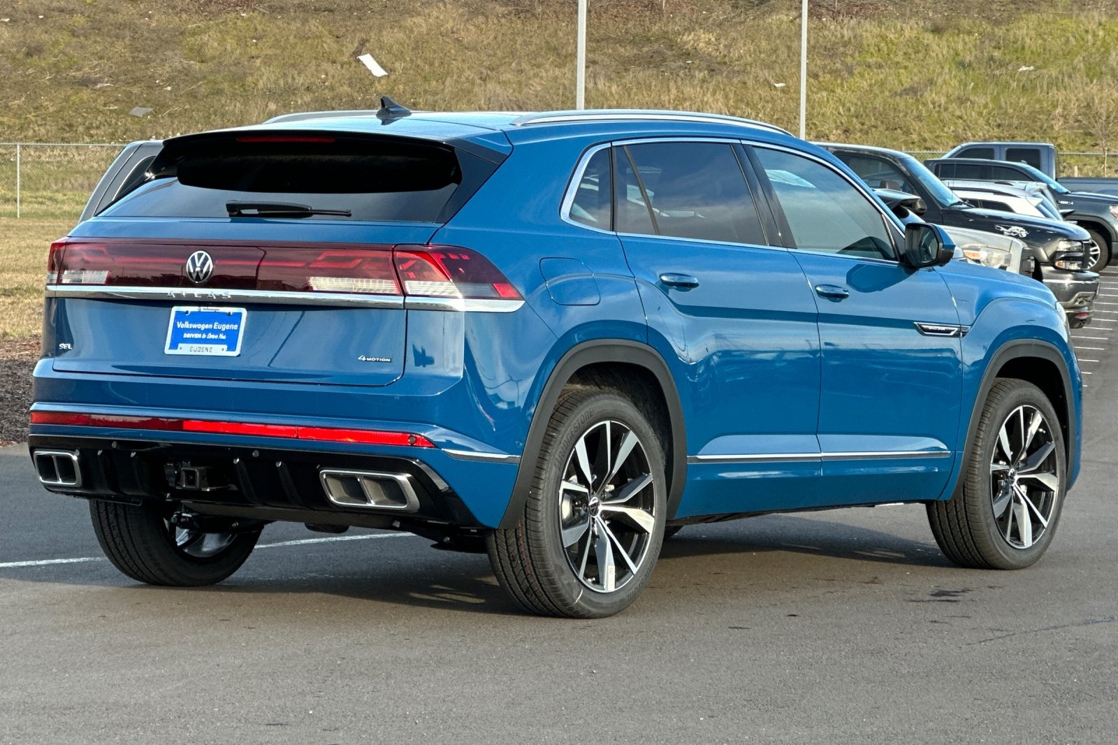 2025 Volkswagen Atlas Cross Sport SEL Premium R-Line photo 3