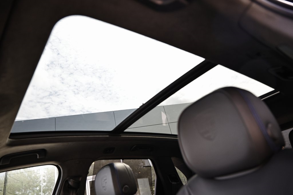 2025 Porsche Cayenne GTS photo 18