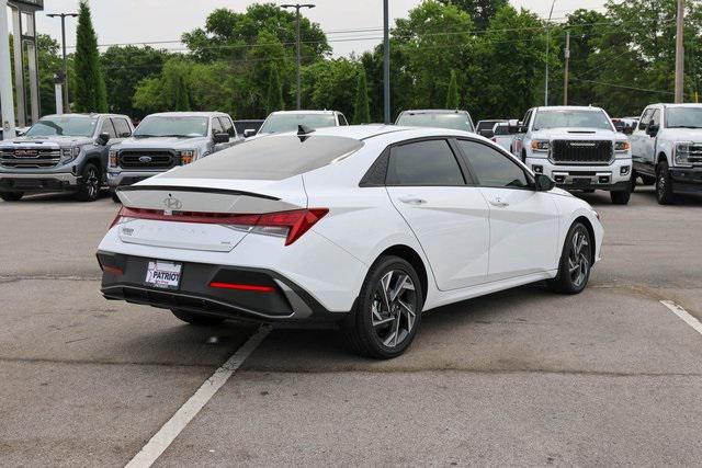 New 2025 White Hyundai SEL Sport image 3